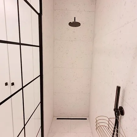 Leopold Apartment *